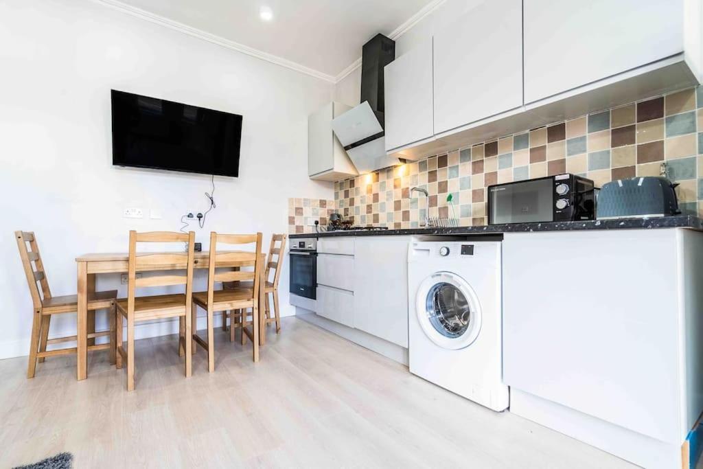 Apartamento Beautiful Flat With Free Parking Birmingam Exterior foto