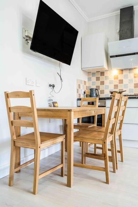 Apartamento Beautiful Flat With Free Parking Birmingam Exterior foto