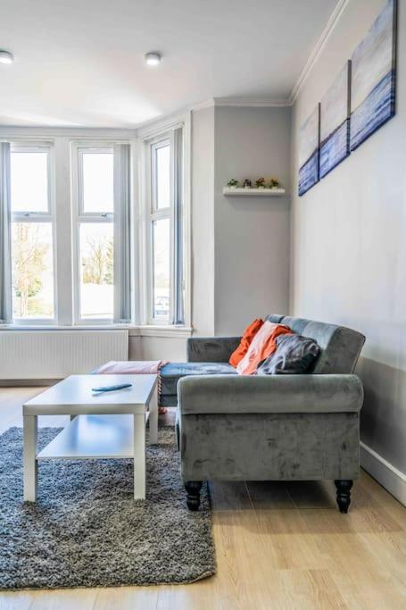 Apartamento Beautiful Flat With Free Parking Birmingam Exterior foto