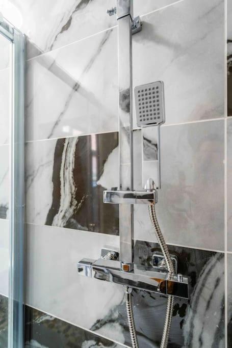 Apartamento Beautiful Flat With Free Parking Birmingam Exterior foto