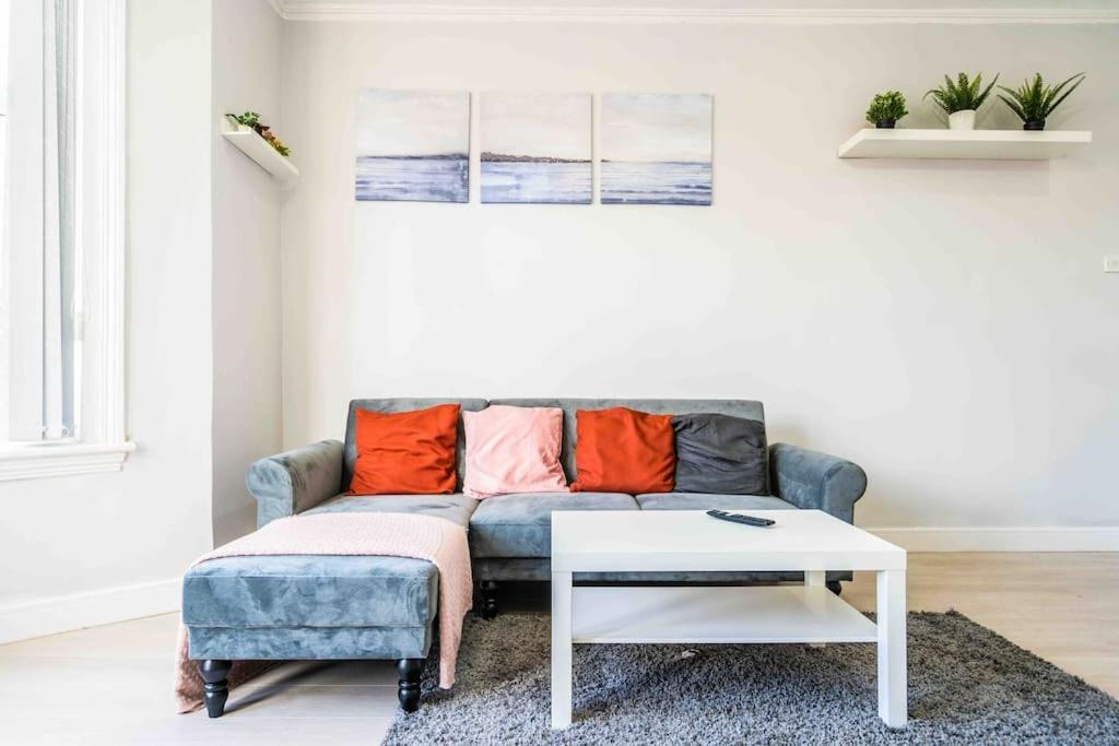 Apartamento Beautiful Flat With Free Parking Birmingam Exterior foto