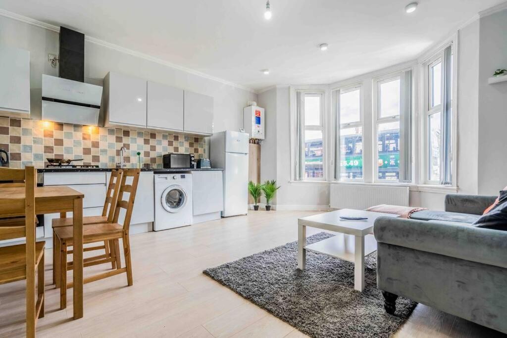Apartamento Beautiful Flat With Free Parking Birmingam Exterior foto