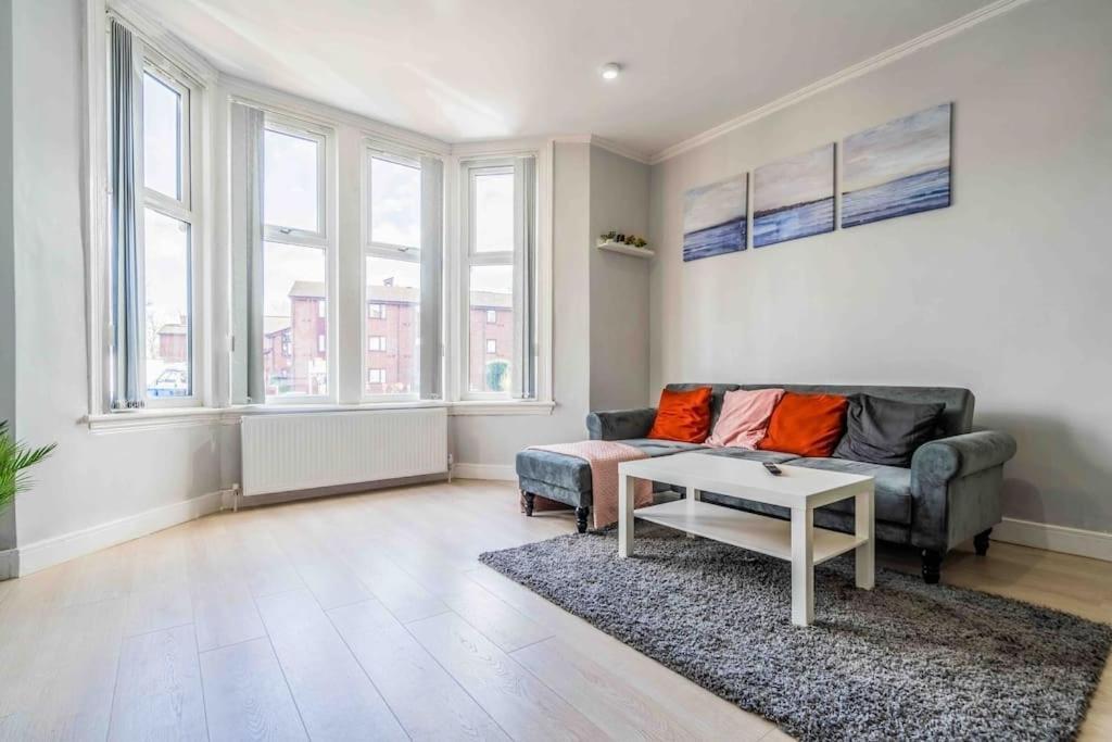Apartamento Beautiful Flat With Free Parking Birmingam Exterior foto